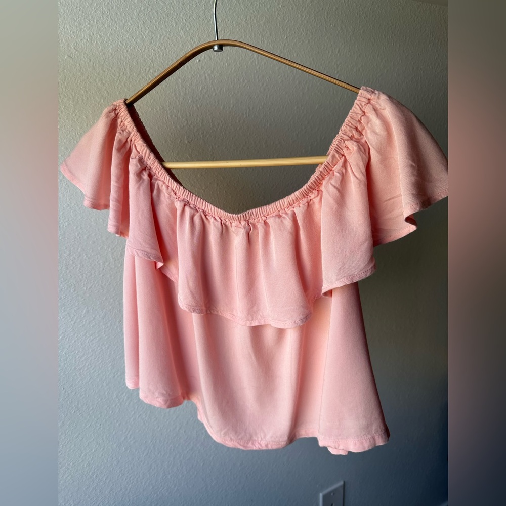 Peach 🍑 Off shoulder Flutter Sleeve Top Size L
